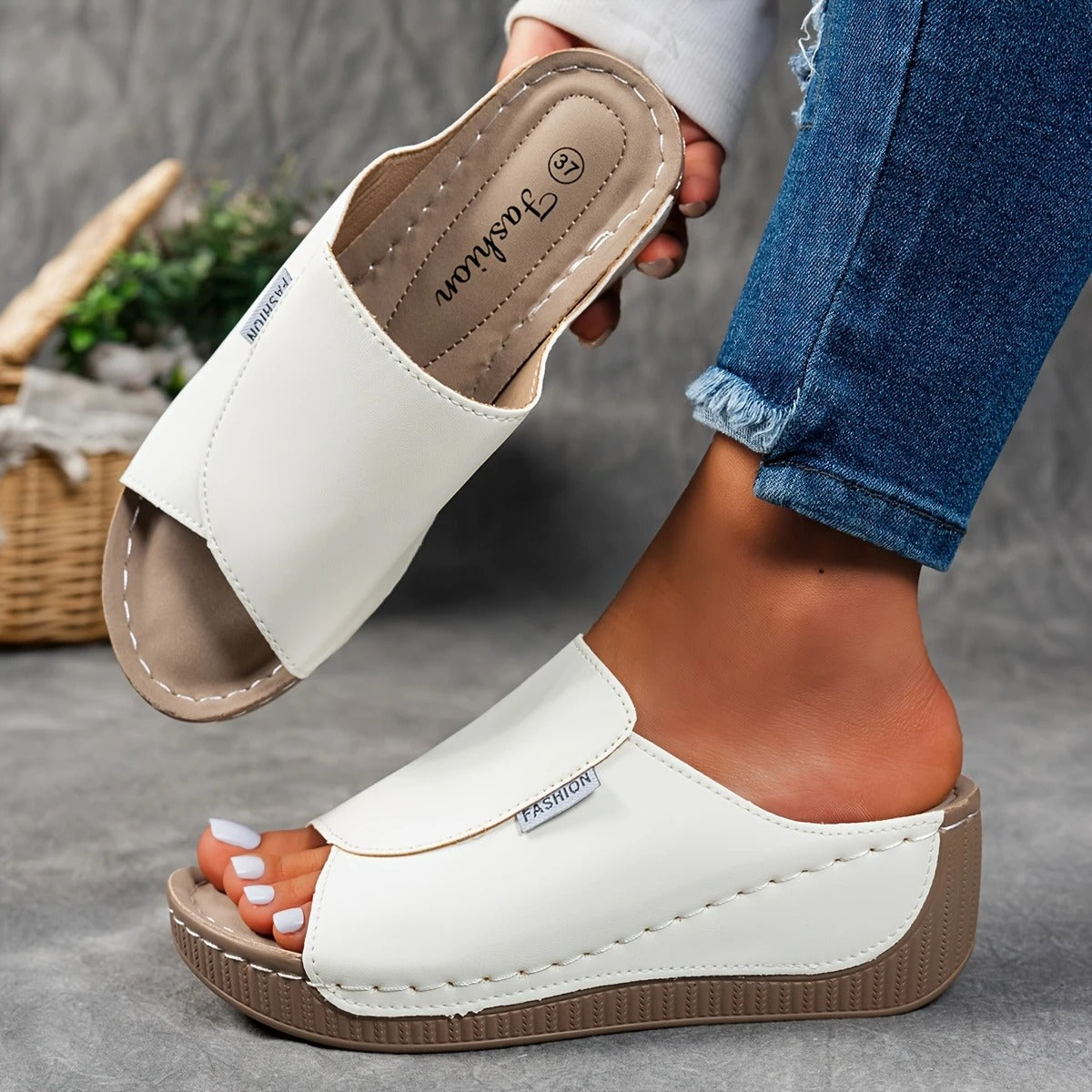 🔥Last Day Promotion 50% OFF - Women's Comfortable Thick Sole Arch Support Leather Slippers