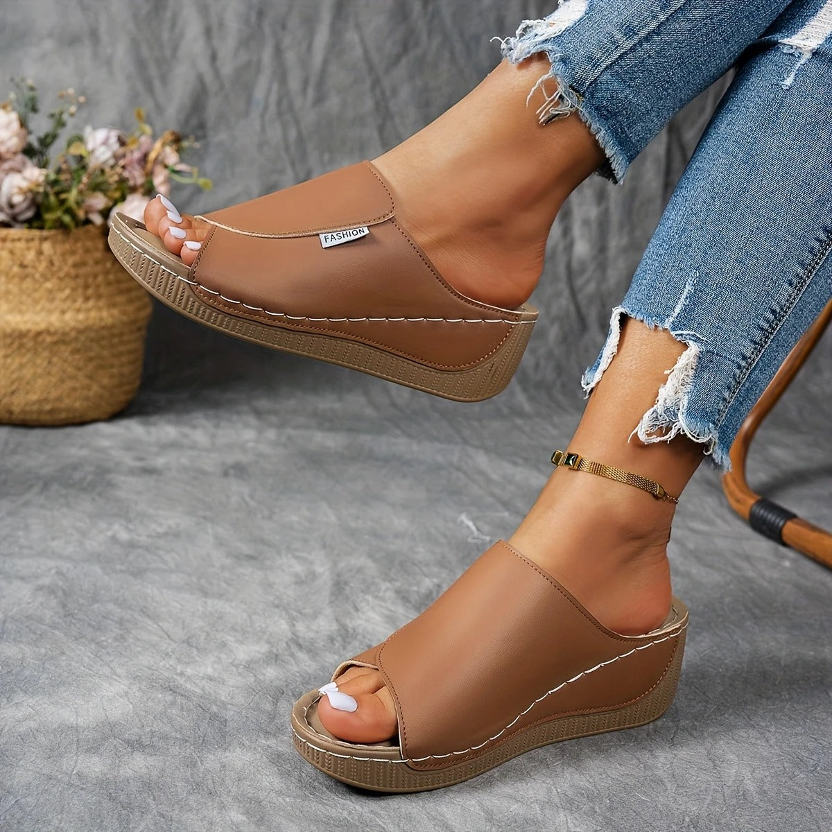 🔥Last Day Promotion 50% OFF - Women's Comfortable Thick Sole Arch Support Leather Slippers