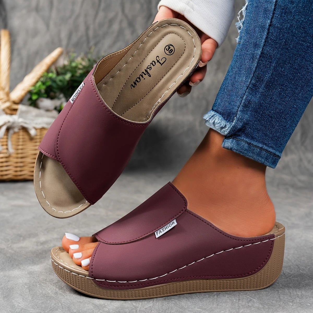 🔥Last Day Promotion 50% OFF - Women's Comfortable Thick Sole Arch Support Leather Slippers