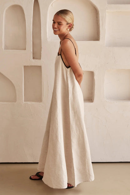 Kontrastierendes Maxikleid aus Leinen