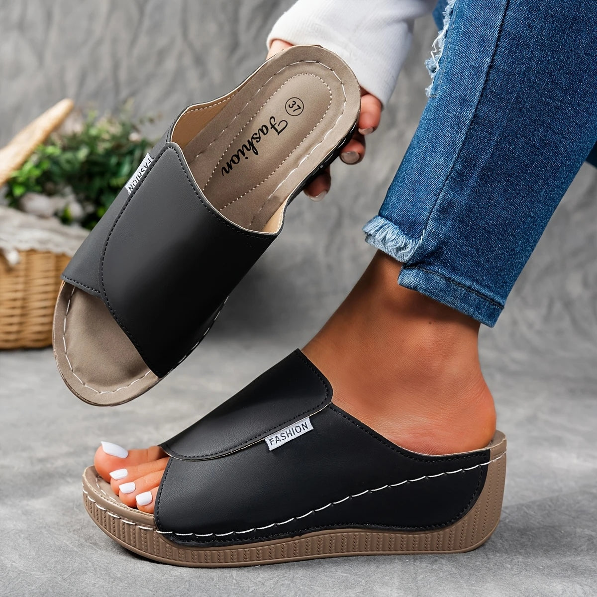 🔥Last Day Promotion 50% OFF - Women's Comfortable Thick Sole Arch Support Leather Slippers